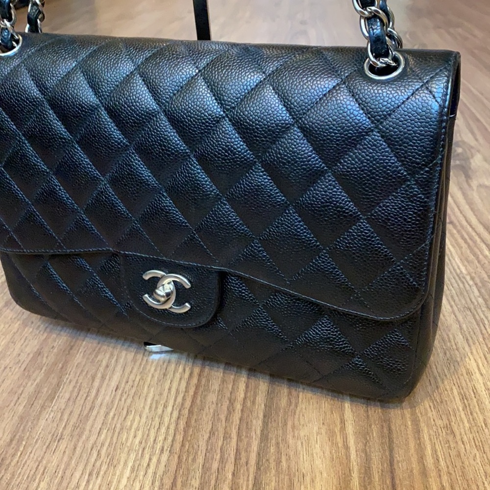 A115- π― % authentic Chanel classic jumbo double-flap - Picture 8 of 17